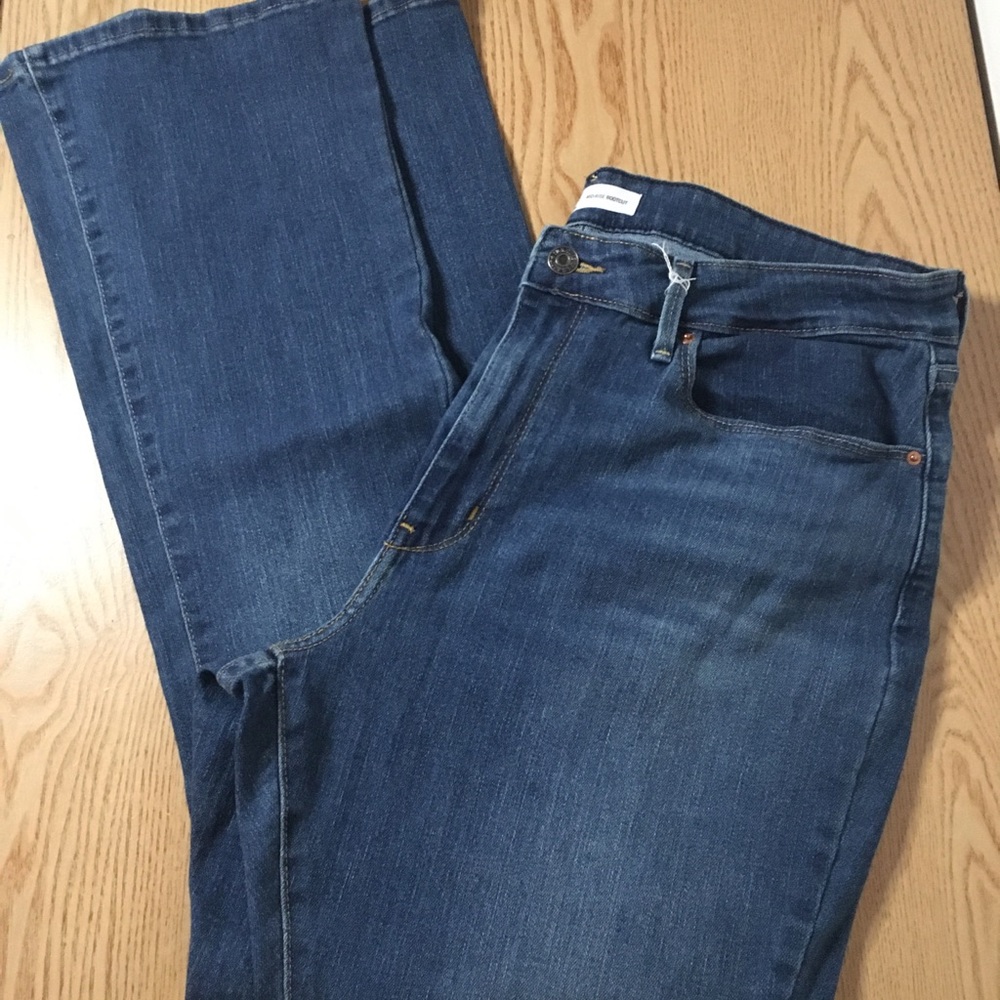 Womens Signature by Levi Strauss Mid-Rise Bootcut Stretchy Jeans Size 33W x 30L